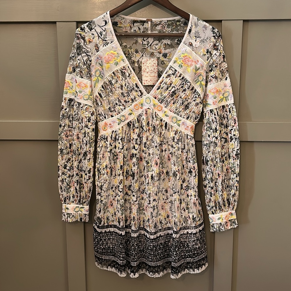 Free People Cherry Blossom Dress Embroidered Lace Long Sleeve Pleated Size 2 - Picture 3 of 13